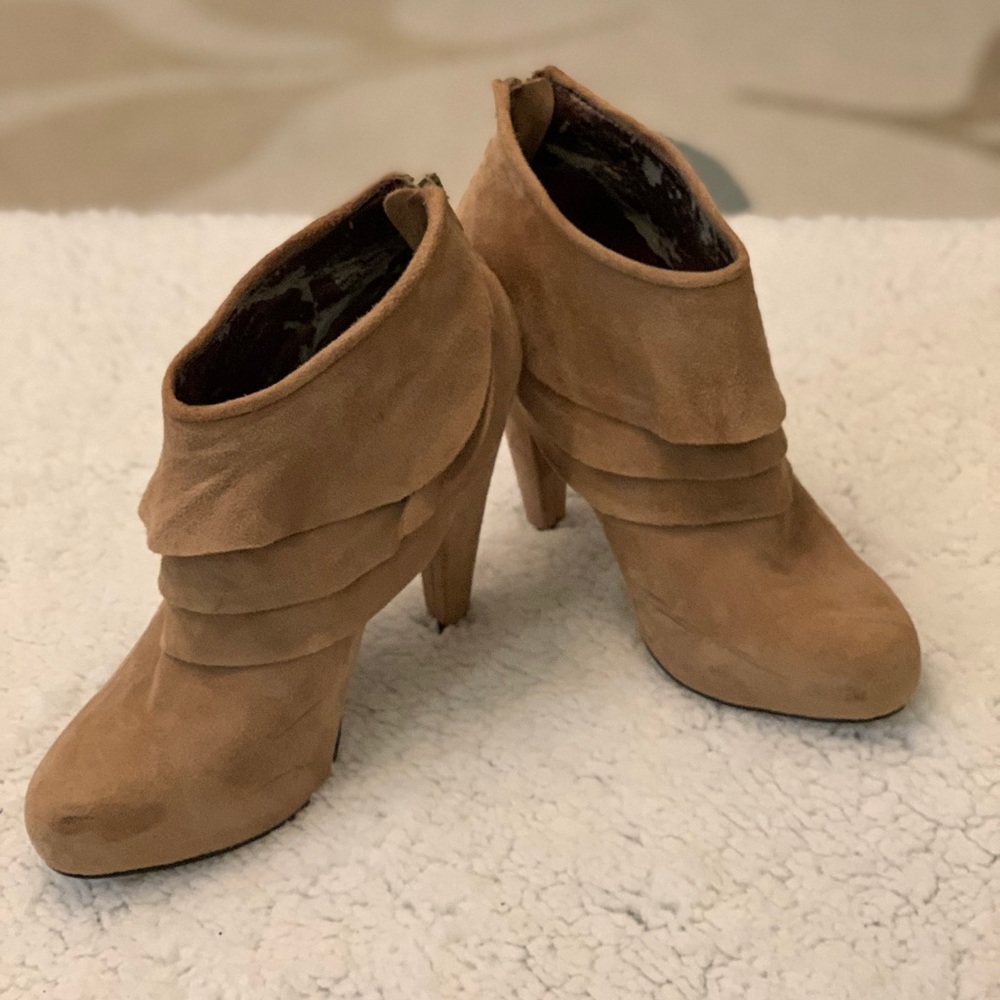 Cute Tan Steve Madden Boots / Booties Sz 6.5 - Picture 2 of 10